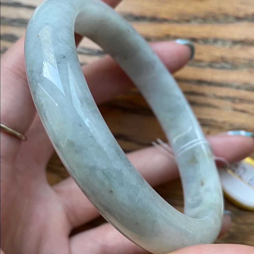 Jade bangle- untreated Burma Type A 62.2mm